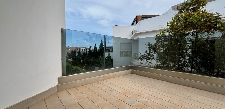Villa Meublée à Louer avec Piscine et Jardin 3 façades Villa Meublée à Louer avec Piscine et Jardin 3 façades