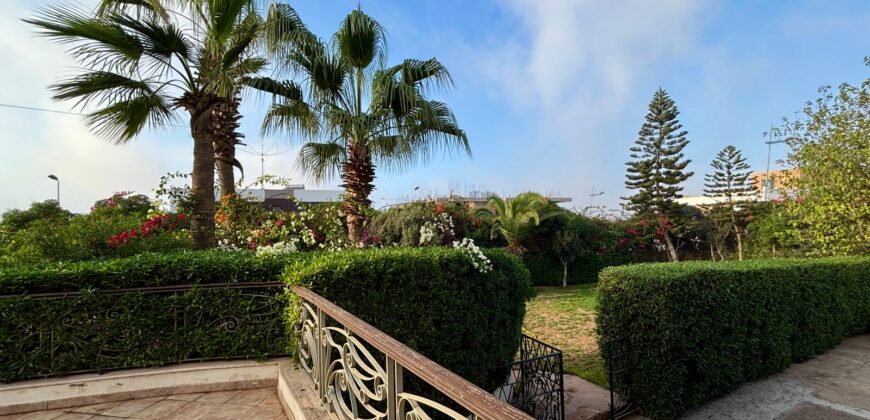 Villa de Prestige sur 2500m² de Terrain à Vendre à Dar Bouazza