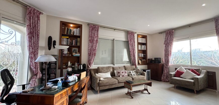 Villa de Prestige sur 2500m² de Terrain à Vendre à Dar Bouazza