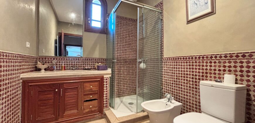 Villa de Prestige sur 2500m² de Terrain à Vendre à Dar Bouazza