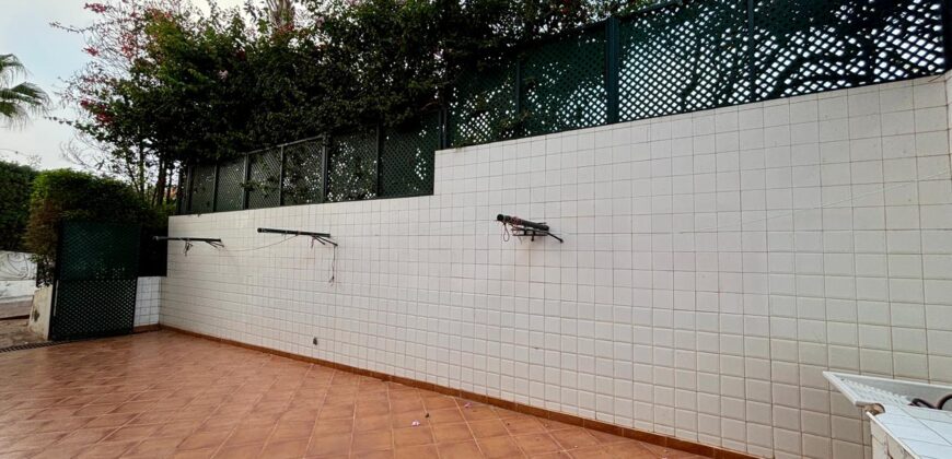 Villa de Prestige sur 2500m² de Terrain à Vendre à Dar Bouazza