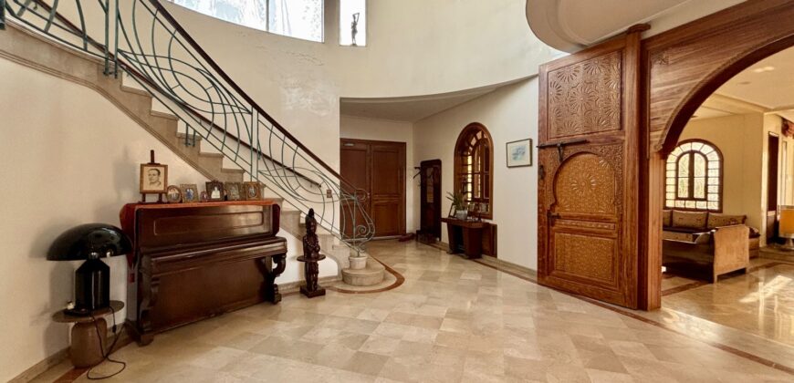 Villa de Prestige sur 2500m² de Terrain à Vendre à Dar Bouazza