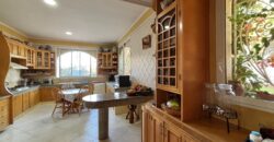 Villa de Prestige sur 2500m² de Terrain à Vendre à Dar Bouazza