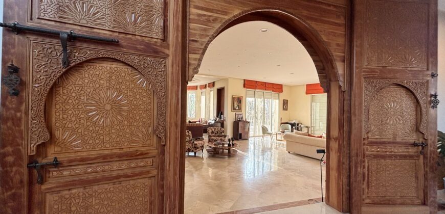 Villa de Prestige sur 2500m² de Terrain à Vendre à Dar Bouazza