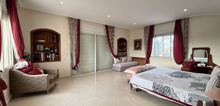 Villa de Prestige sur 2500m² de Terrain à Vendre à Dar Bouazza