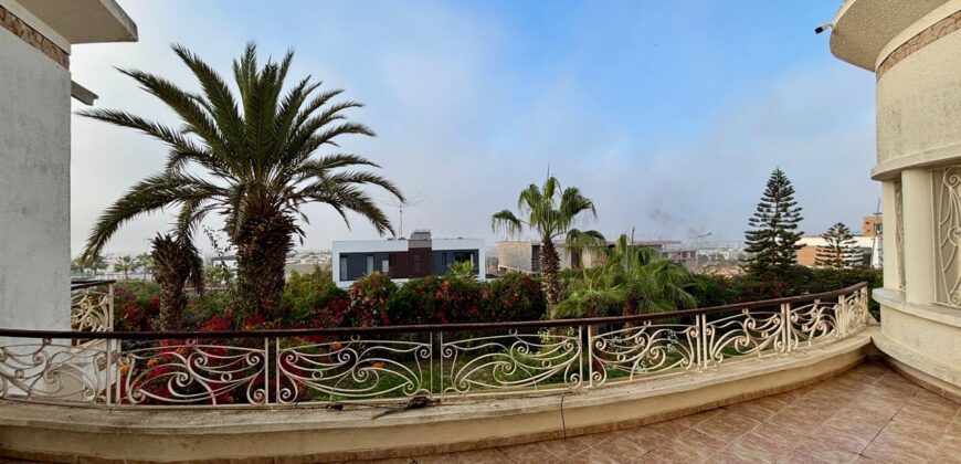 Villa de Prestige sur 2500m² de Terrain à Vendre à Dar Bouazza