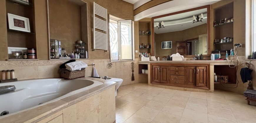 Villa de Prestige sur 2500m² de Terrain à Vendre à Dar Bouazza