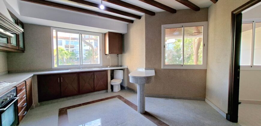 APPARTEMENT DE CACHET AVEC UNE VUE INCROYABLE SUR LA MER DE AIN DIAB À VENDRE