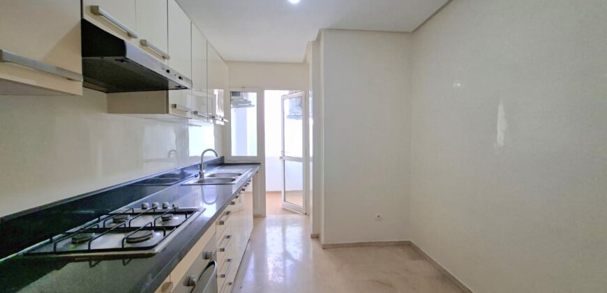 Super Appartement à la Cité Des Arts, Près de la Corniche