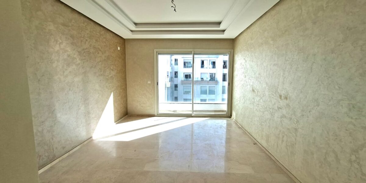 Super Appartement à la Cité Des Arts, Près de la Corniche