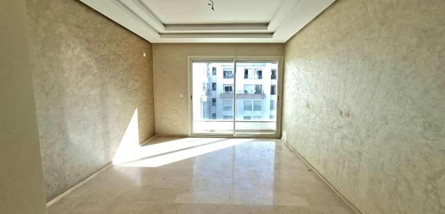 Super Appartement à la Cité Des Arts, Près de la Corniche