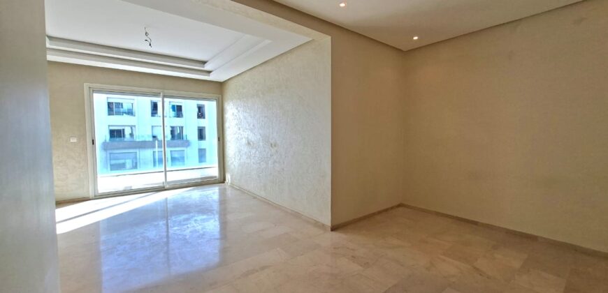 Super Appartement à la Cité Des Arts, Près de la Corniche