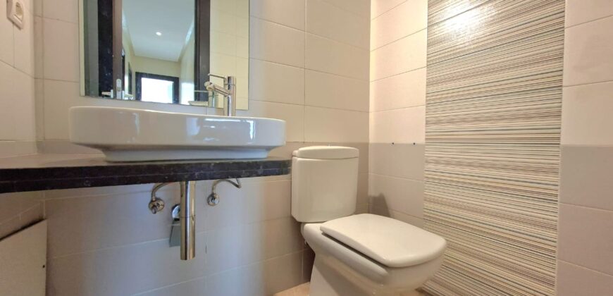 Super Appartement à la Cité Des Arts, Près de la Corniche