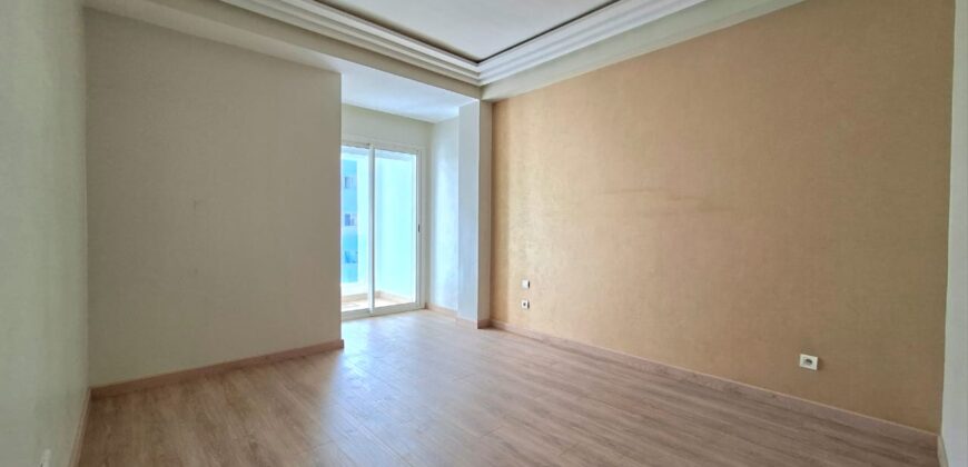 Super Appartement à la Cité Des Arts, Près de la Corniche