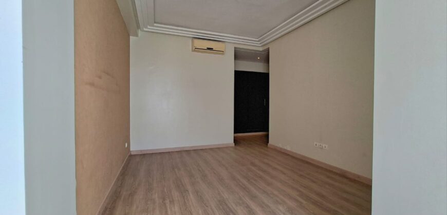 Super Appartement à la Cité Des Arts, Près de la Corniche