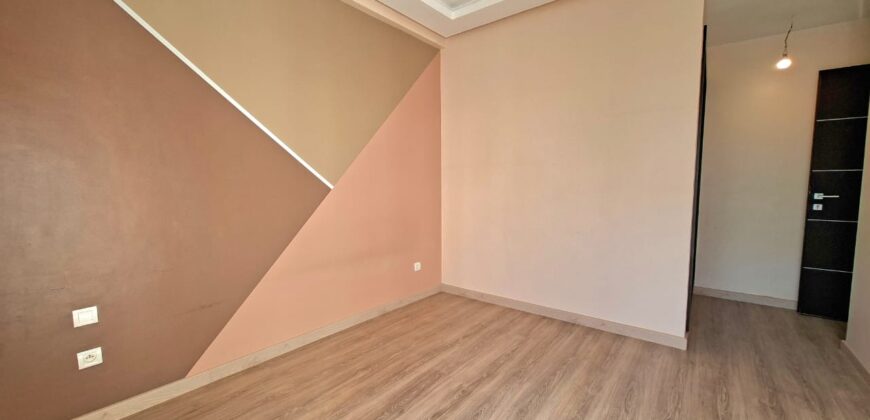 Super Appartement à la Cité Des Arts, Près de la Corniche