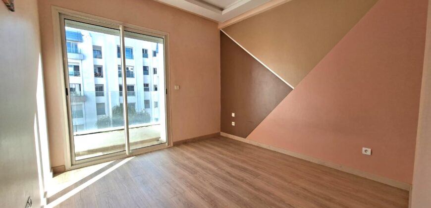 Super Appartement à la Cité Des Arts, Près de la Corniche