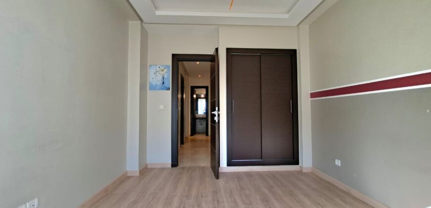 Super Appartement à la Cité Des Arts, Près de la Corniche