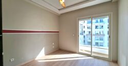 Super Appartement à la Cité Des Arts, Près de la Corniche