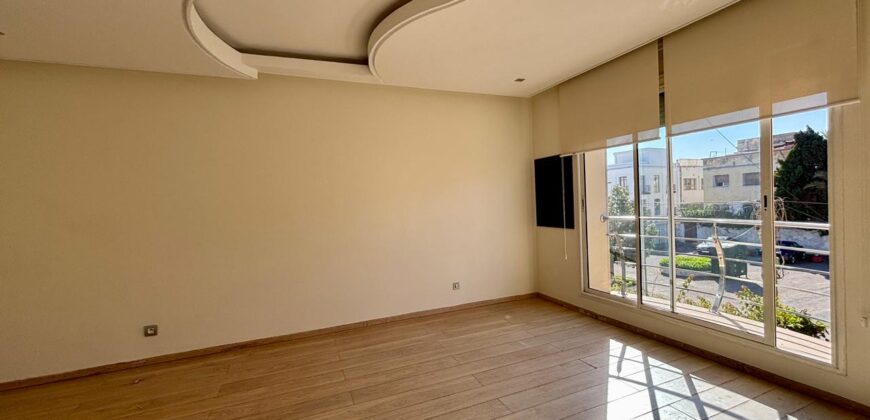 VILLA À USAGE PROFESSIONNEL À LOUER À CIL