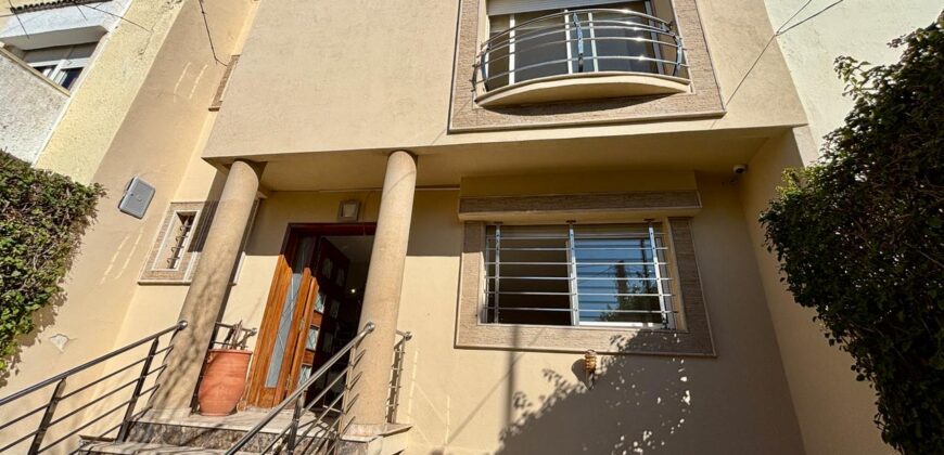 VILLA À USAGE PROFESSIONNEL À LOUER À CIL