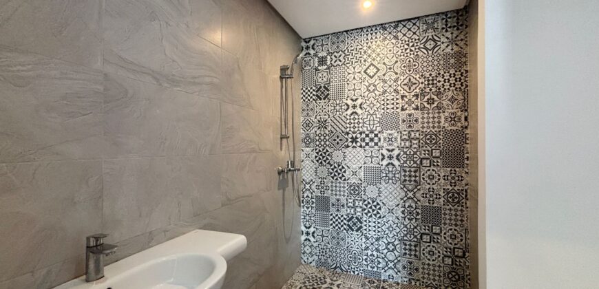 Appartement traversant à Almaz dernier étage