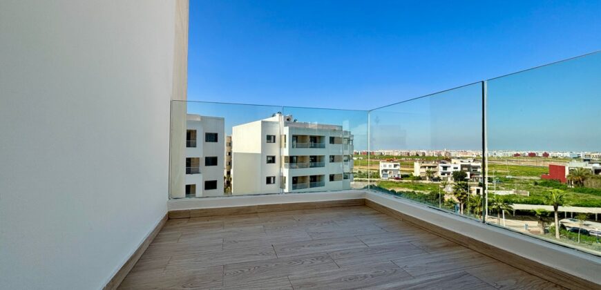 Appartement traversant à Almaz dernier étage