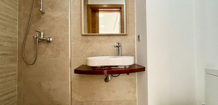 Appartement traversant à Almaz dernier étage