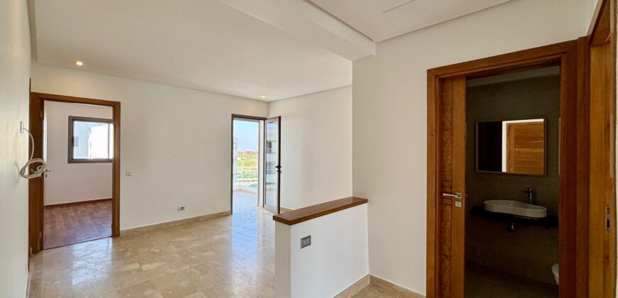 Appartement traversant à Almaz dernier étage