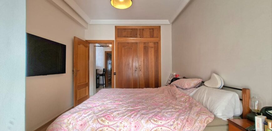 Appartement traversant au 4eme étage à vendre