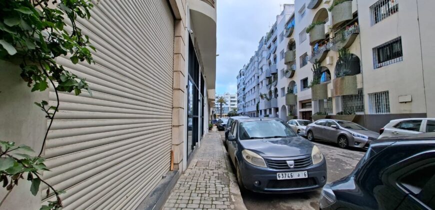 Local commercial à louer aux Iris, Racine, 125m2