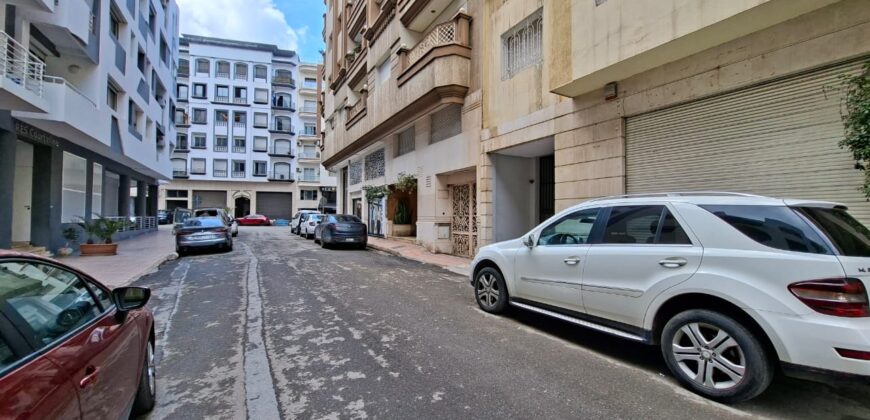 Local commercial à louer aux Iris, Racine, 125m2