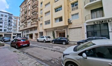 Local commercial à louer aux Iris, Racine, 125m2