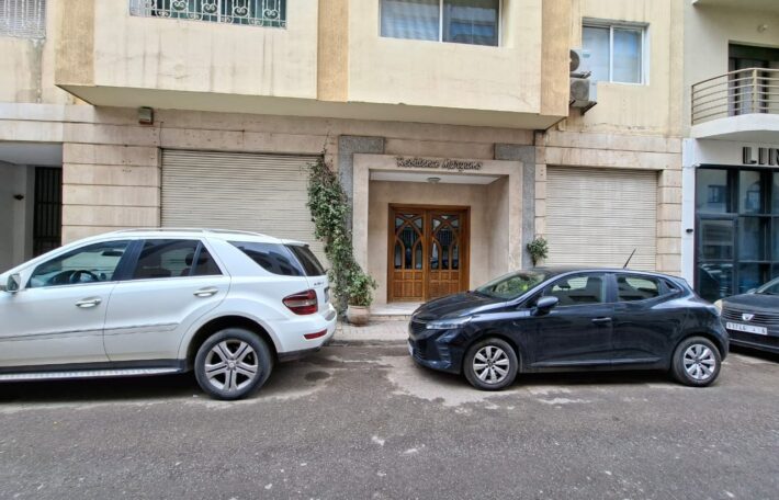 Grand Local commercial à louer aux Iris, Racine, 250m2