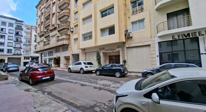 Local commercial à louer aux Iris, Racine, 125m2