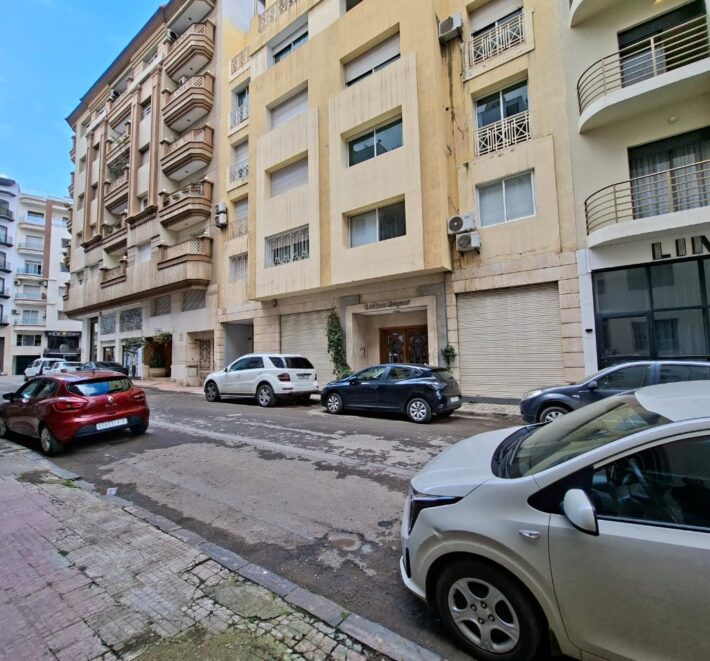 Local commercial à louer aux Iris, Racine, 125m2