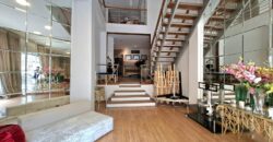 Spacieux Local Commercial avec Mezzanine au Coeur de Racine