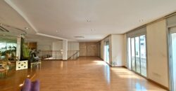 Spacieux Local Commercial avec Mezzanine au Coeur de Racine