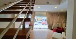 Spacieux Local Commercial avec Mezzanine au Coeur de Racine