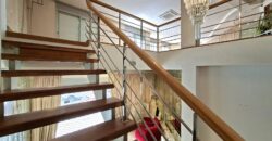 Spacieux Local Commercial avec Mezzanine au Coeur de Racine