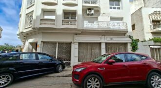 Spacieux Local Commercial avec Mezzanine au Coeur de Racine