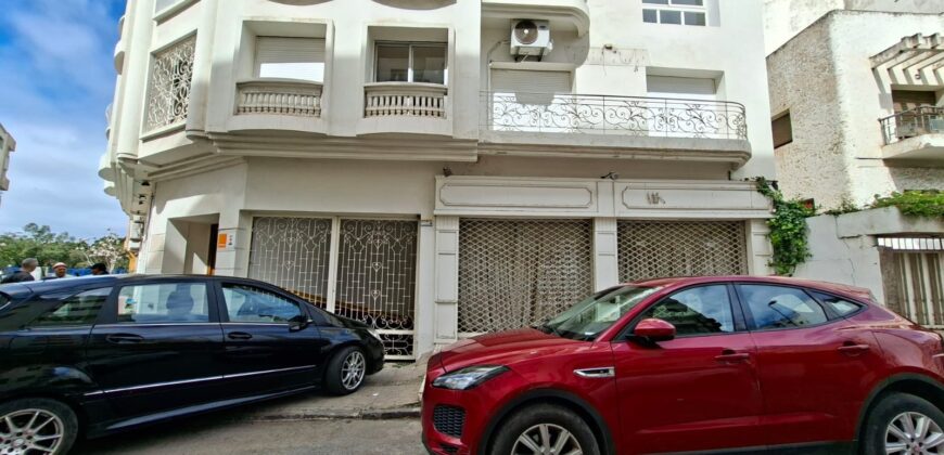 Spacieux Local Commercial avec Mezzanine au Coeur de Racine