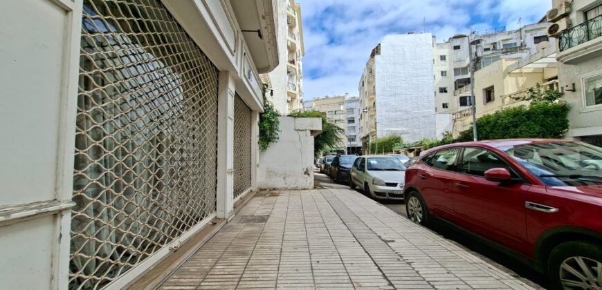 Spacieux Local Commercial avec Mezzanine au Coeur de Racine